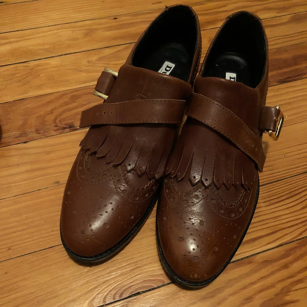 Leather buckle loafer